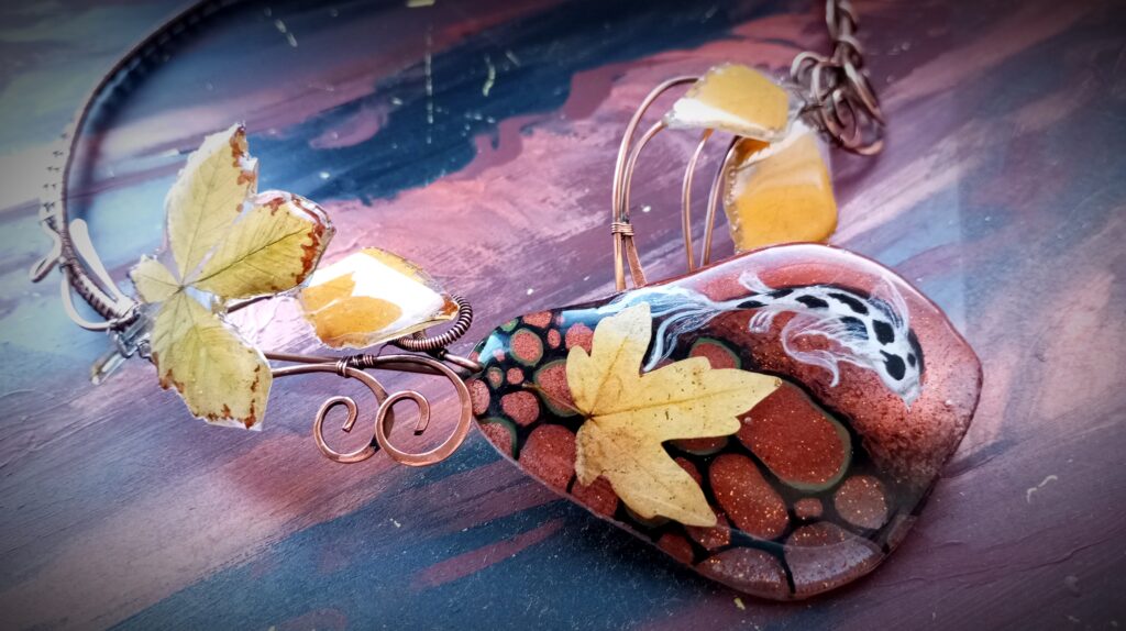 Осенние листья в пруду