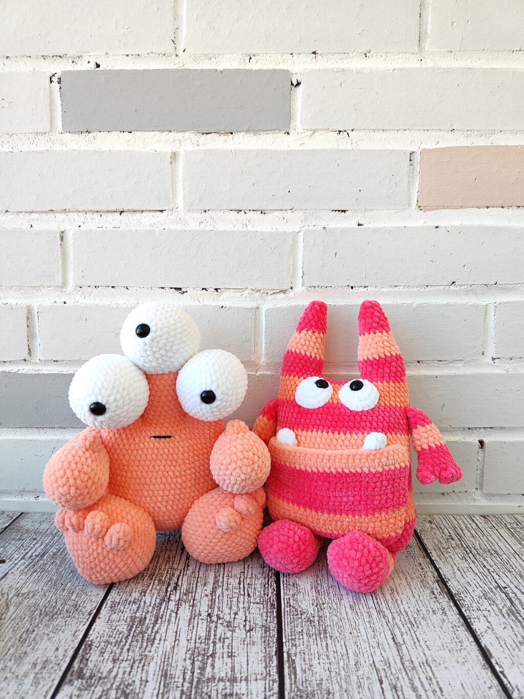 Монстрик плюшевый