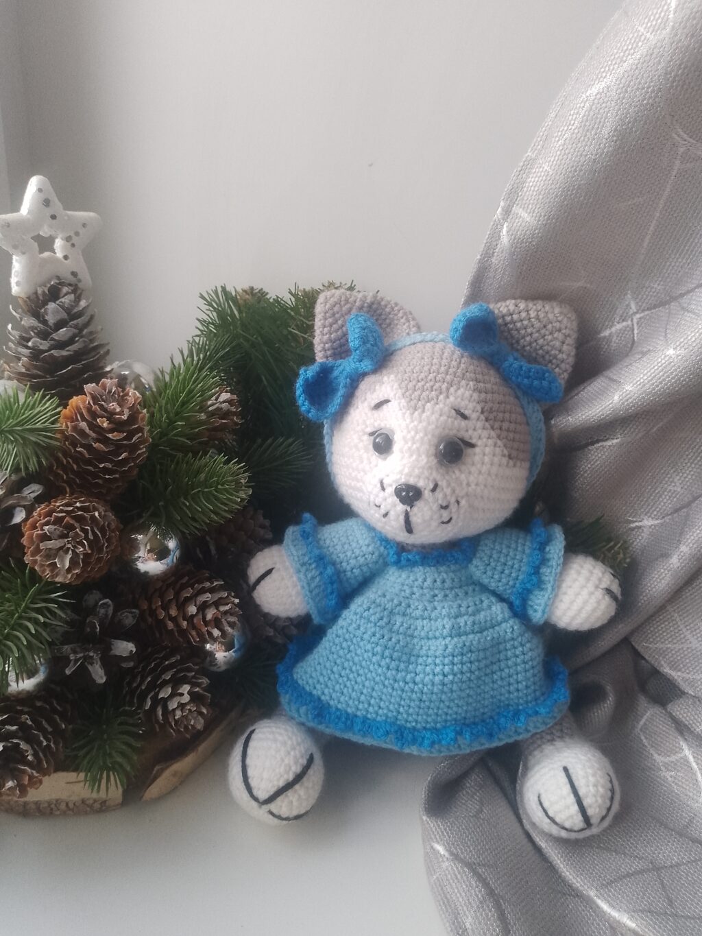 вязанная игрушка волчонок