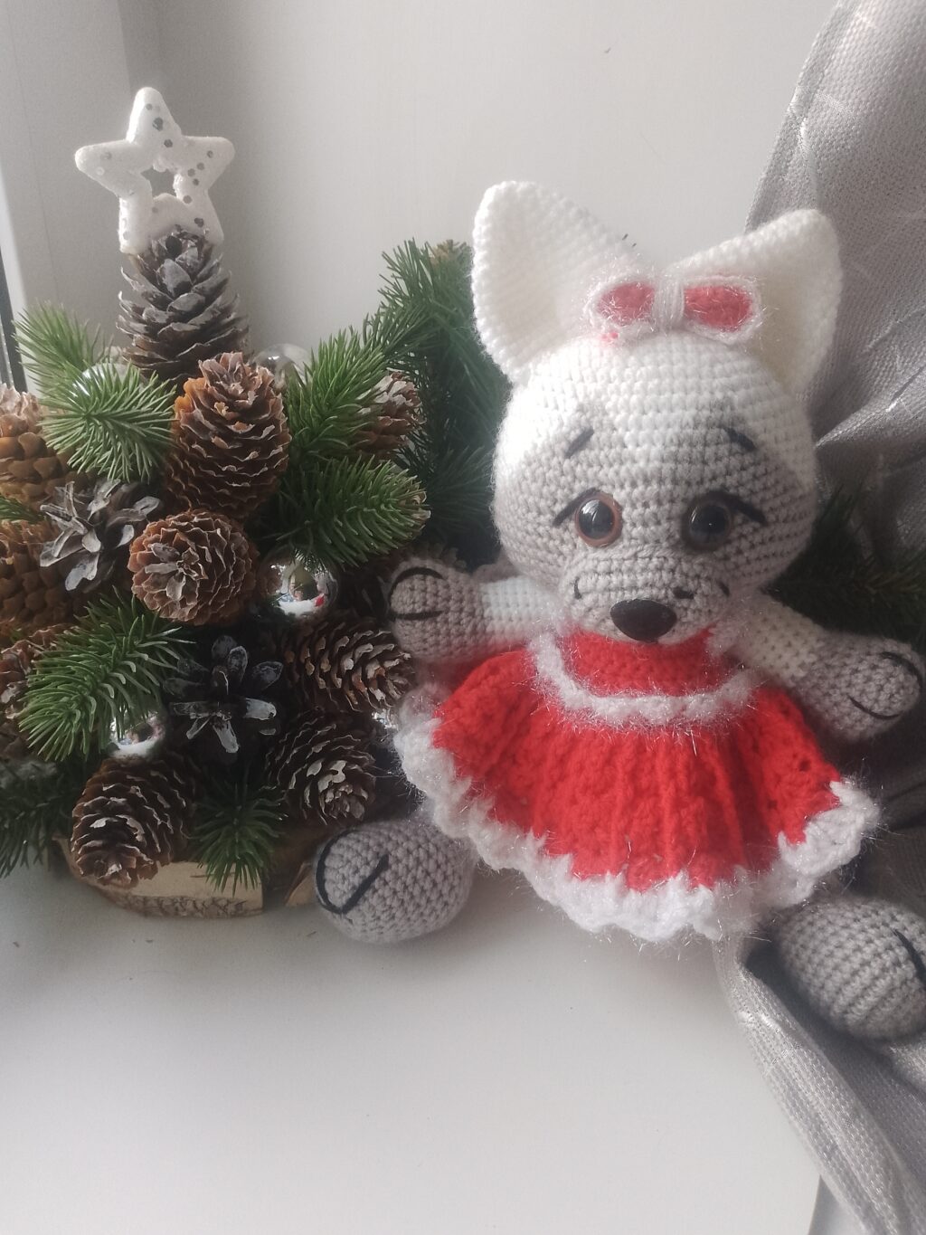 вязанная игрушка волчонок