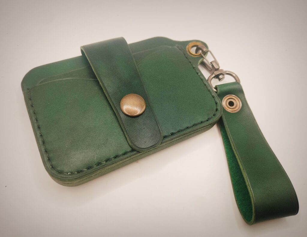 Кожанный картхолдер изумрудного цвета