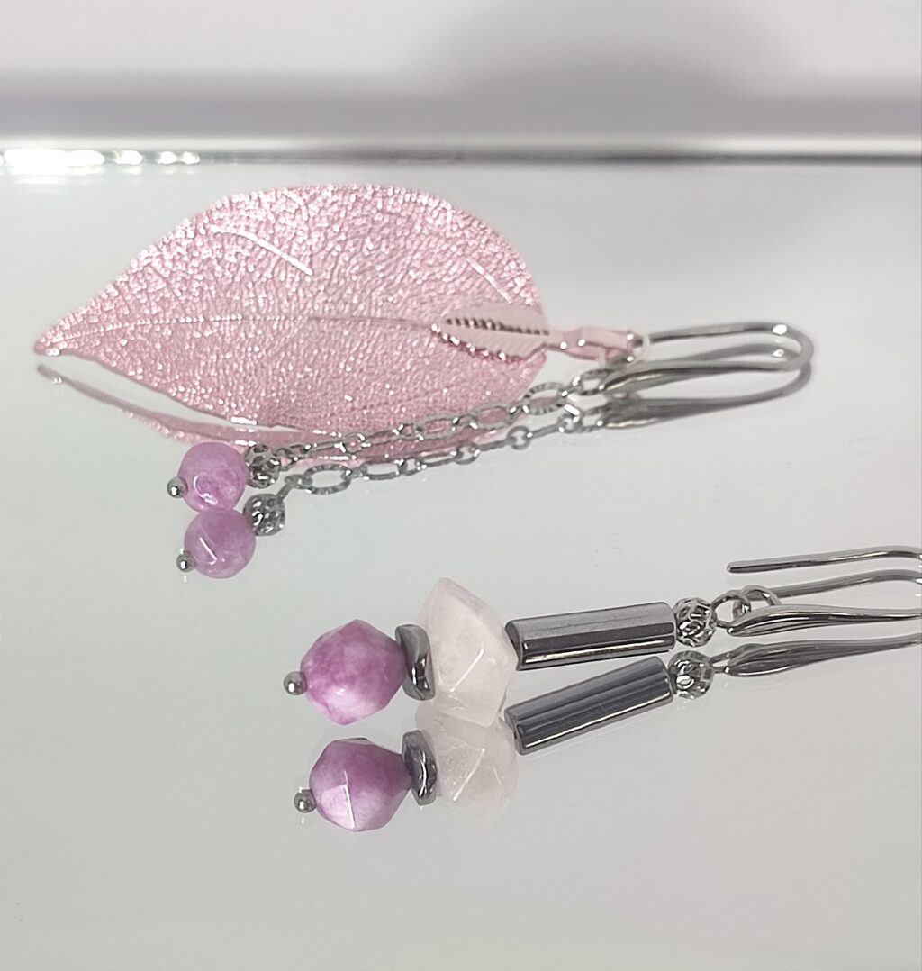 Розовый листик