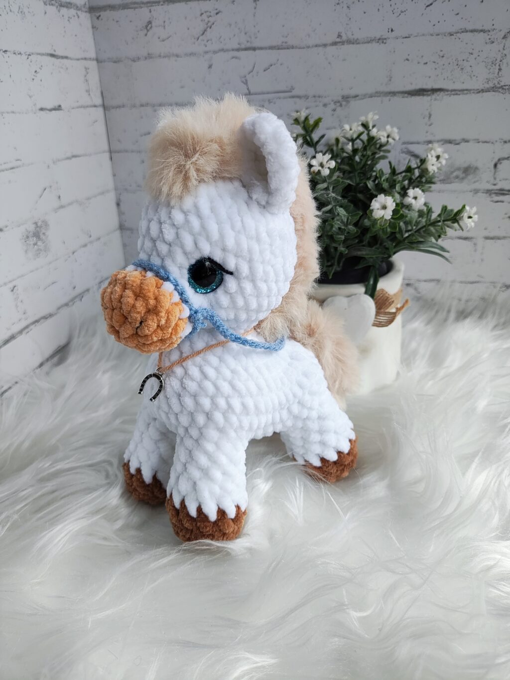 Лошадка символ года