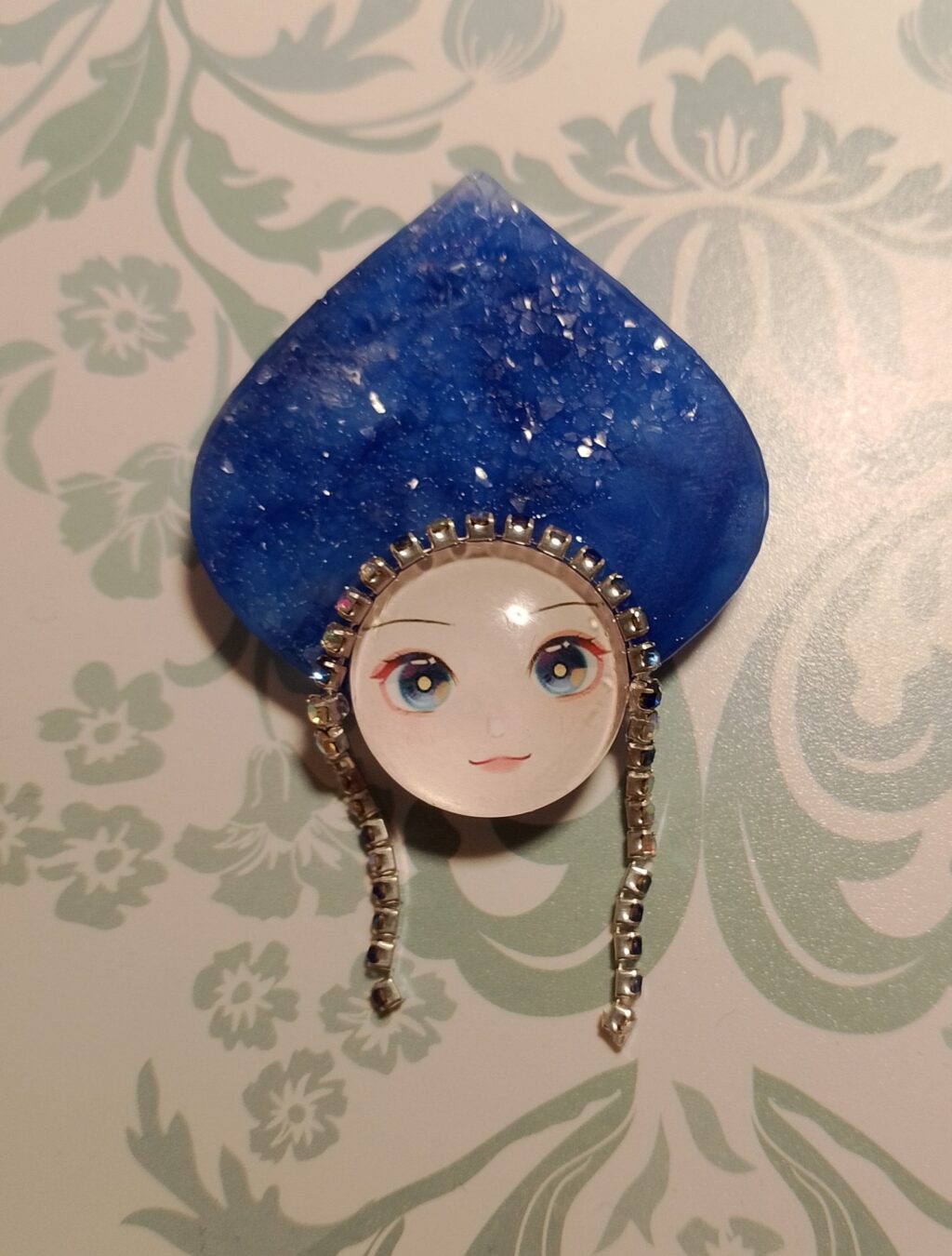 Брошь Красотка в кокошнике
