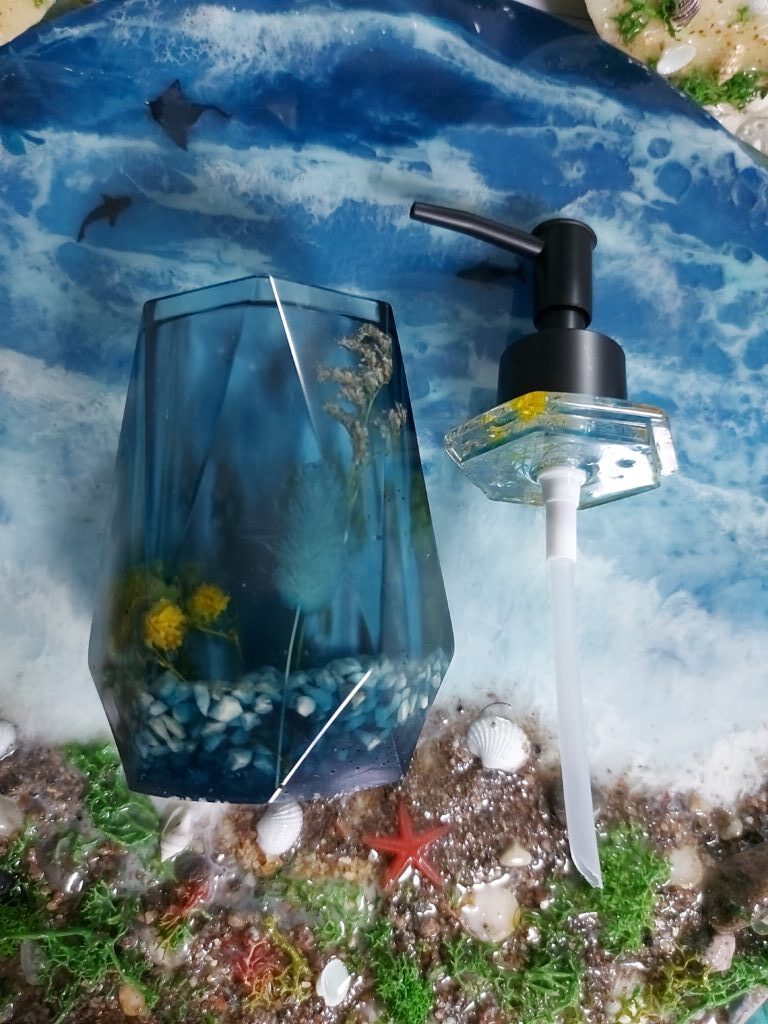 Дозатор винтовой для жидкого мыла, светится в темноте