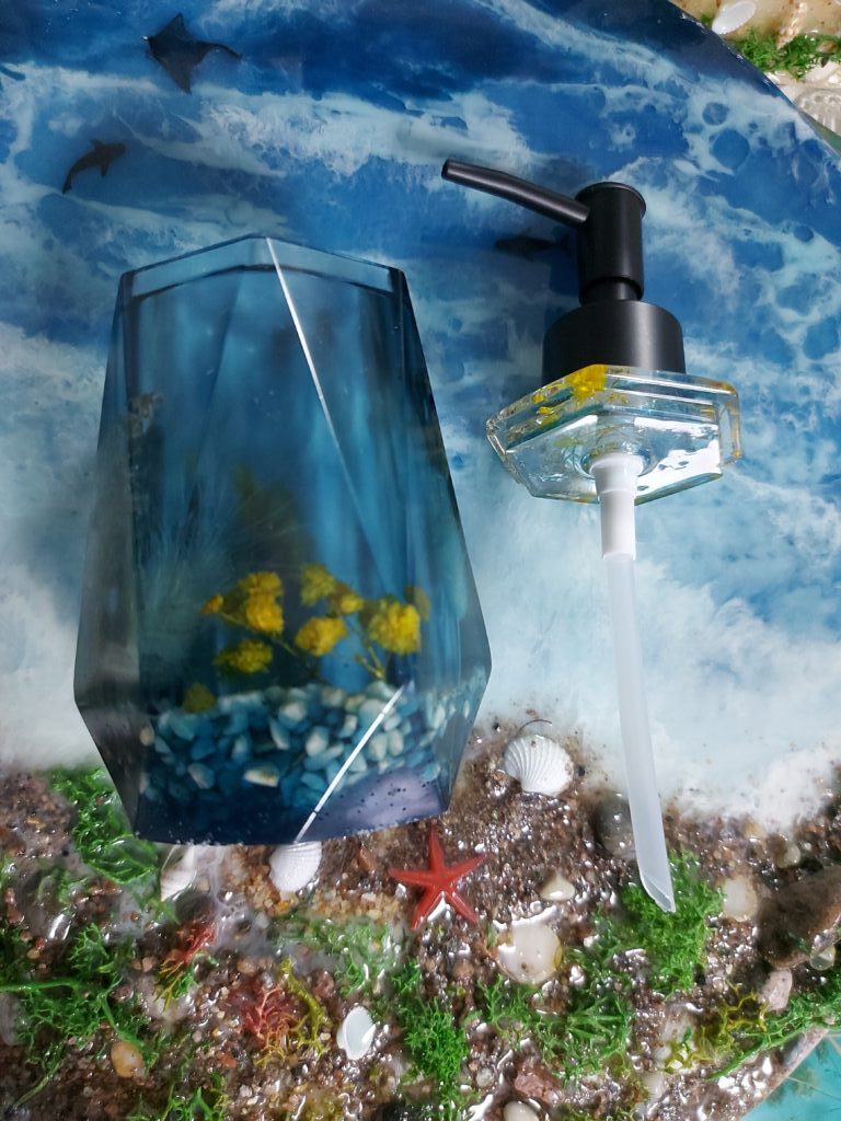 Дозатор винтовой для жидкого мыла, светится в темноте