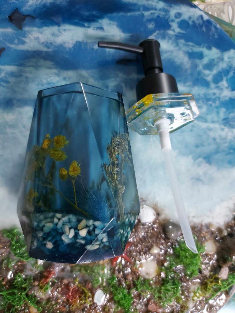 Дозатор винтовой для жидкого мыла, светится в темноте