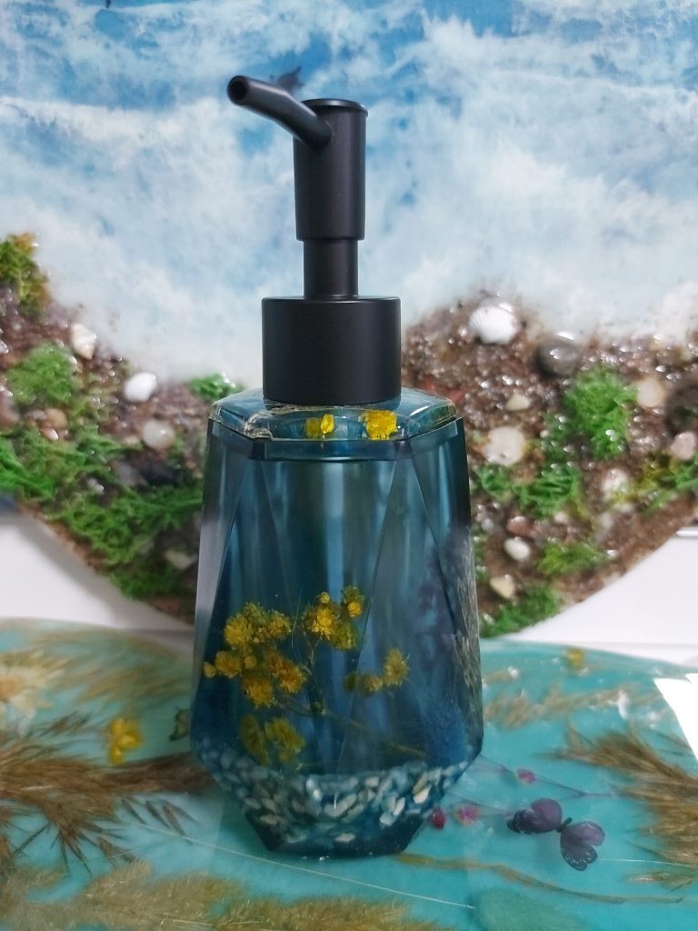 Дозатор винтовой для жидкого мыла, светится в темноте