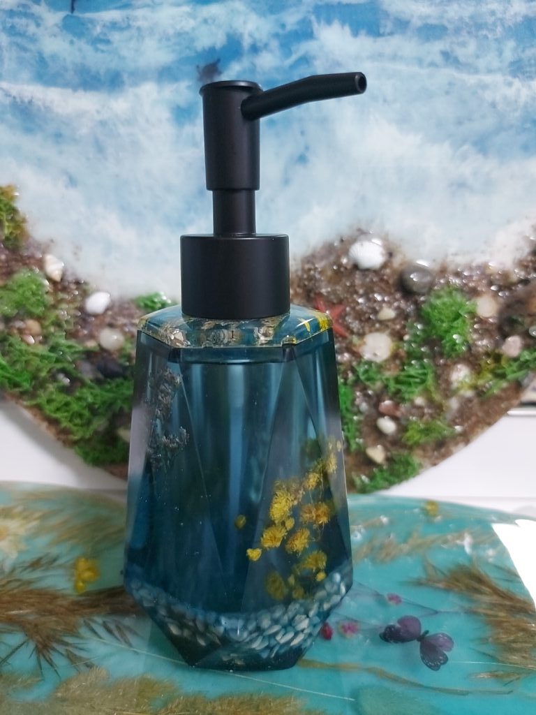 Дозатор винтовой для жидкого мыла, светится в темноте