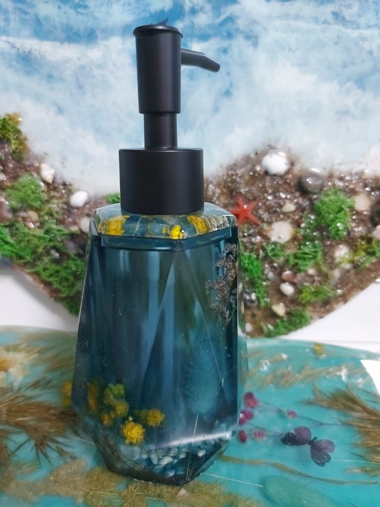 Дозатор винтовой для жидкого мыла, светится в темноте