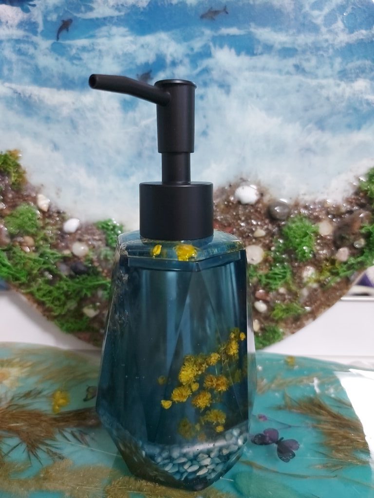 Дозатор винтовой для жидкого мыла, светится в темноте