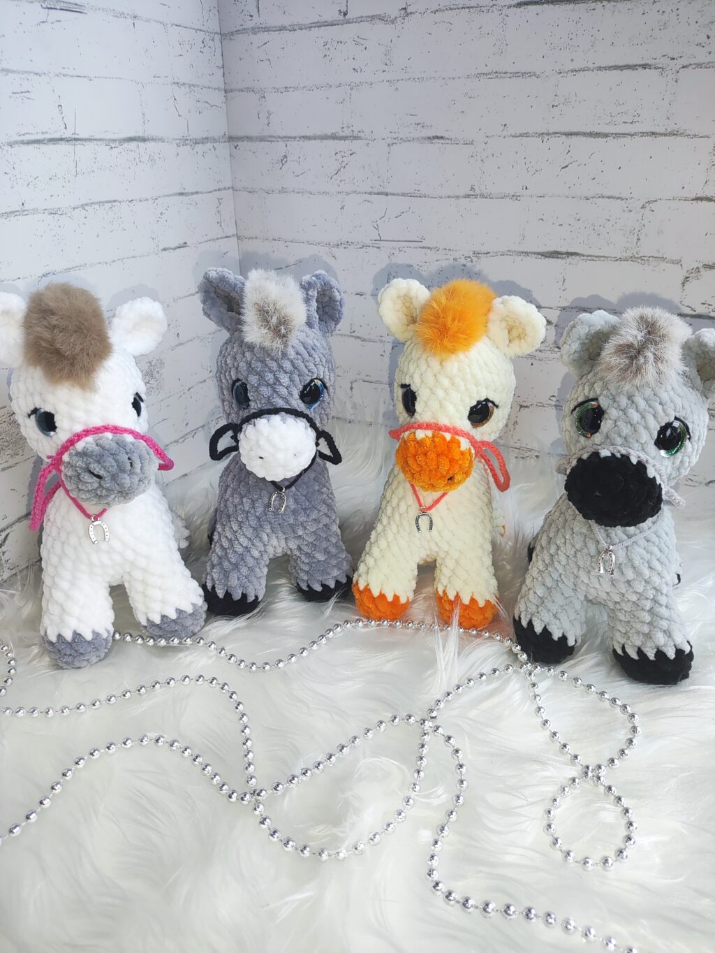 Лошадка символ года