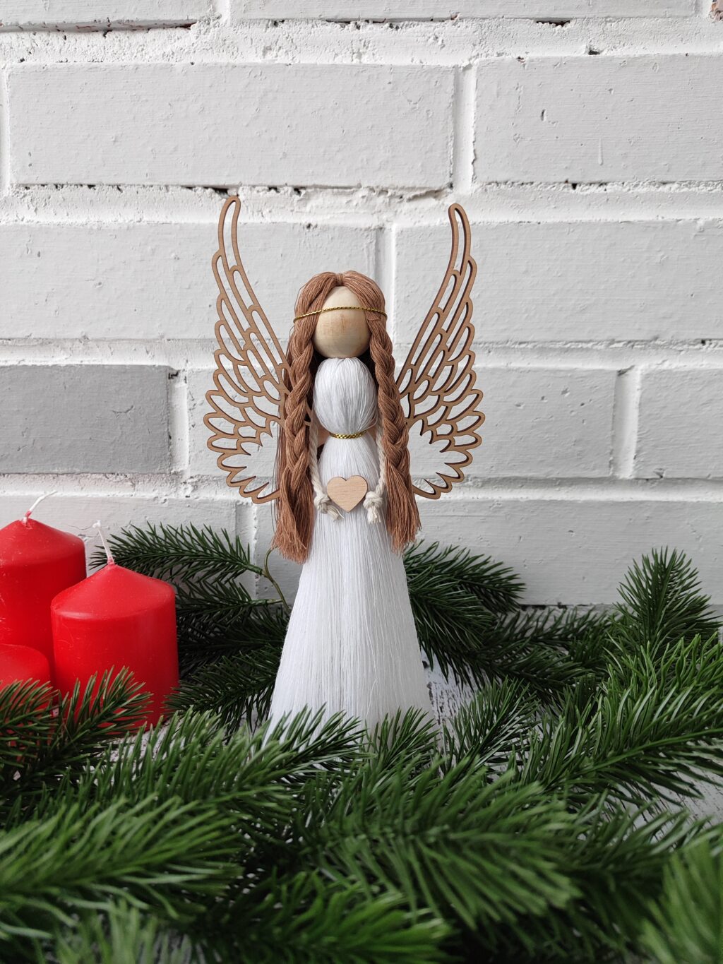 Ангел на подставке