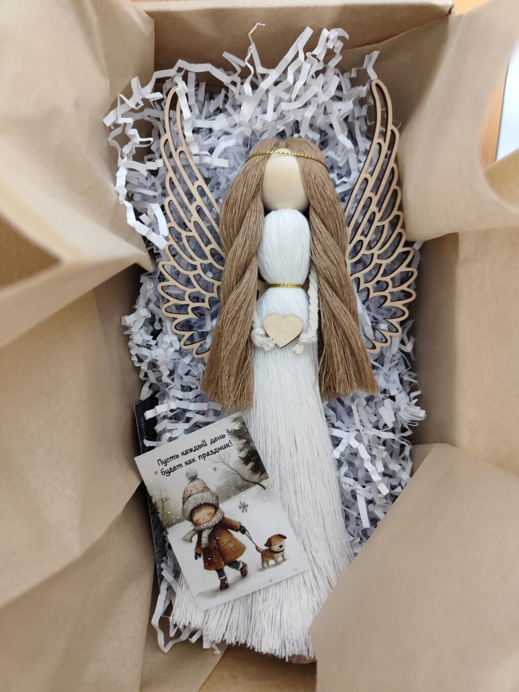 Ангел на подставке