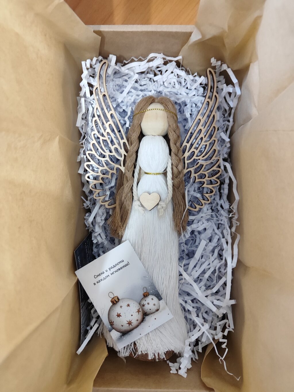 Ангел на подставке