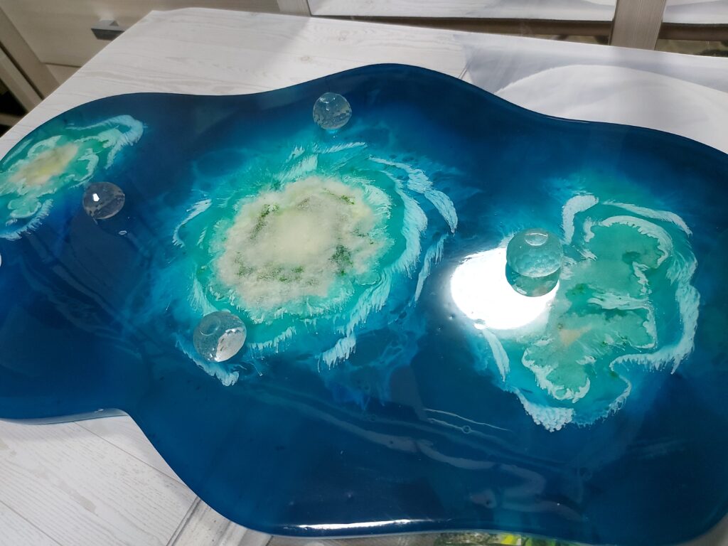 Поднос на ножках