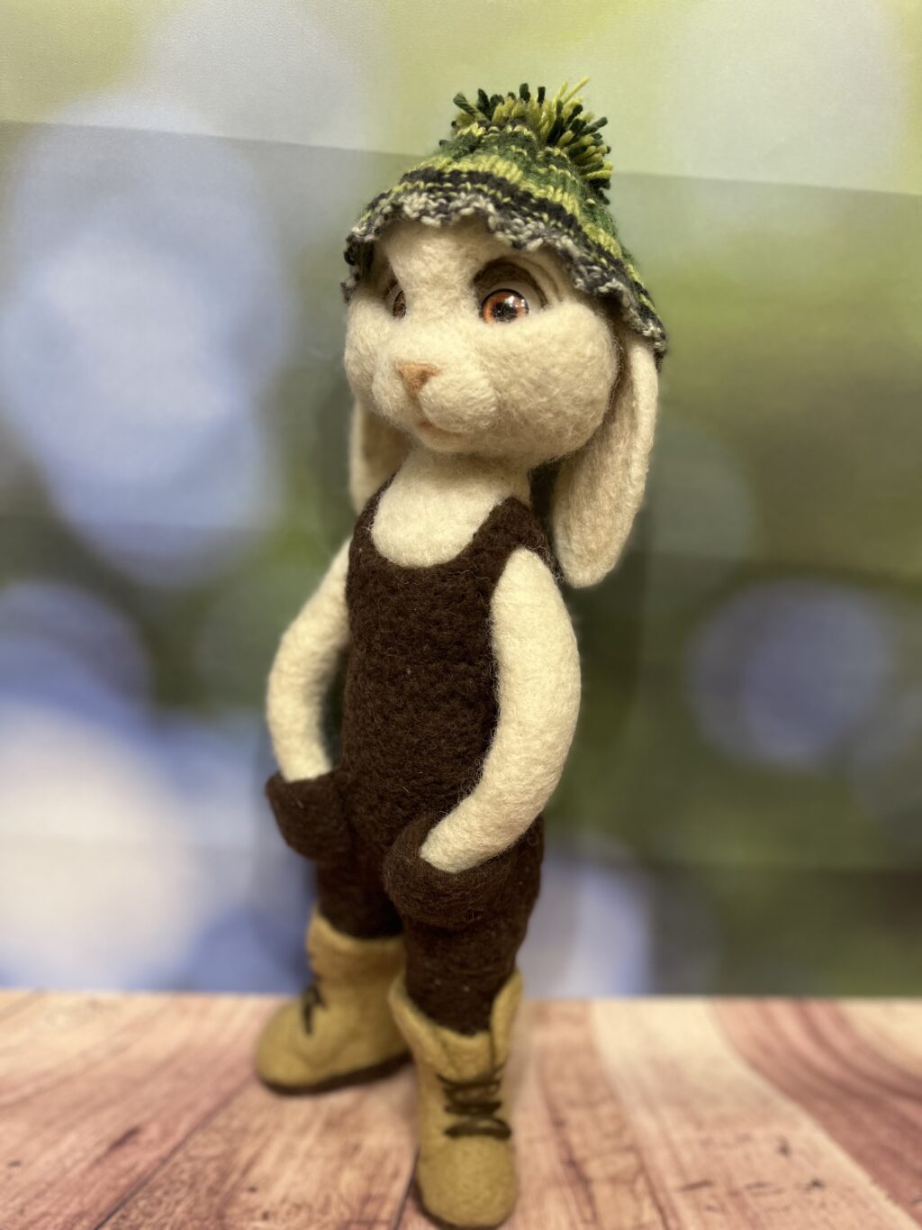 Заяц. Игрушка из шерсти