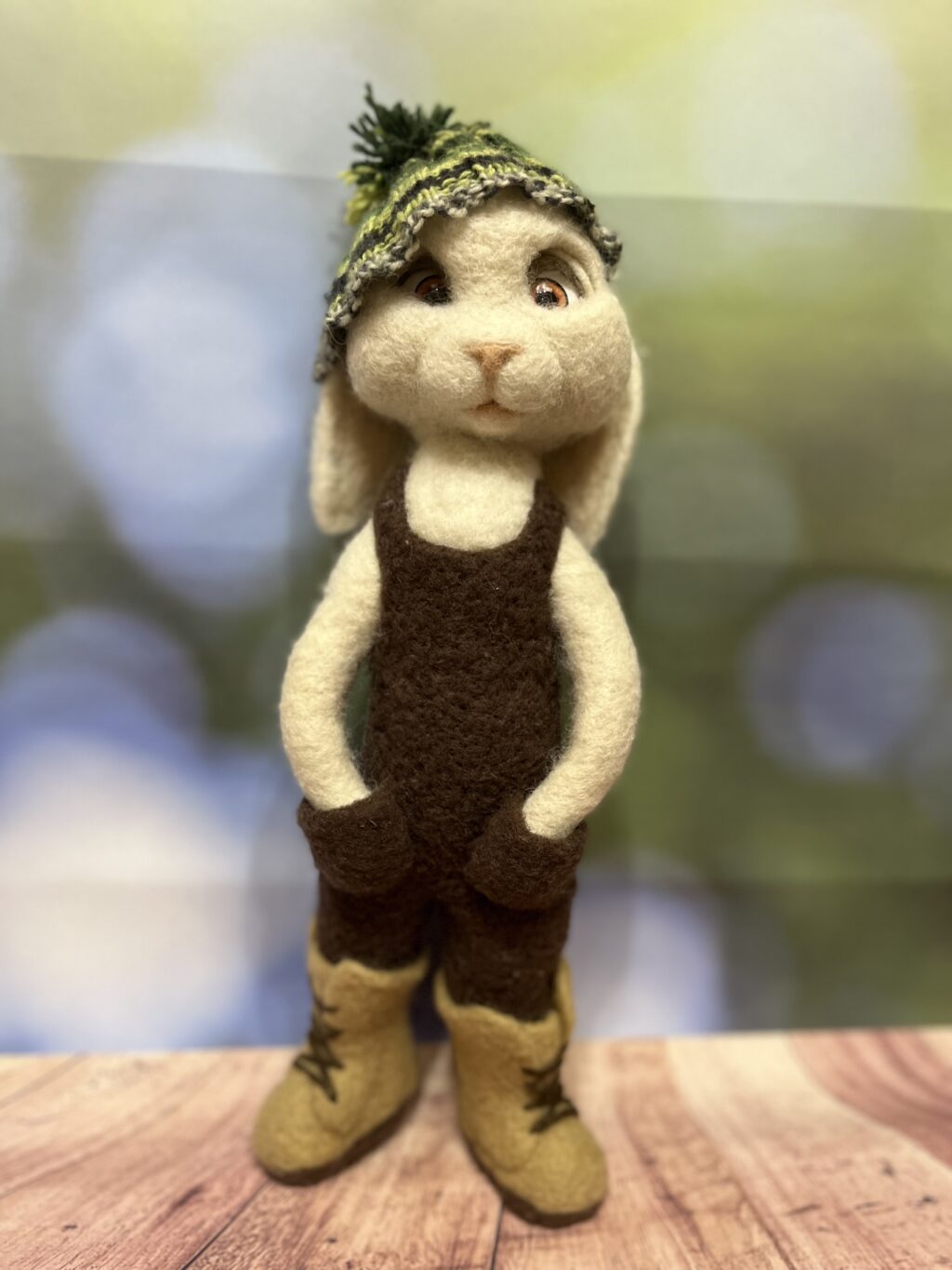 Заяц. Игрушка из шерсти