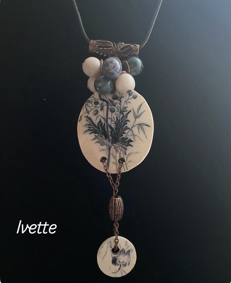 Кулон с антикварной керамикой