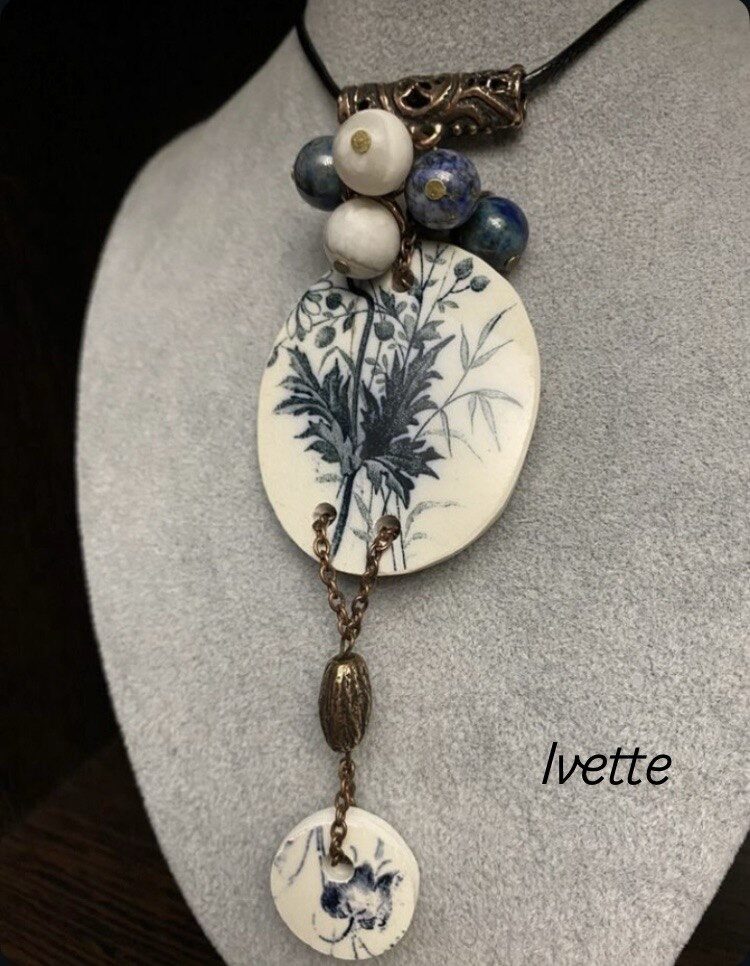 Кулон с антикварной керамикой