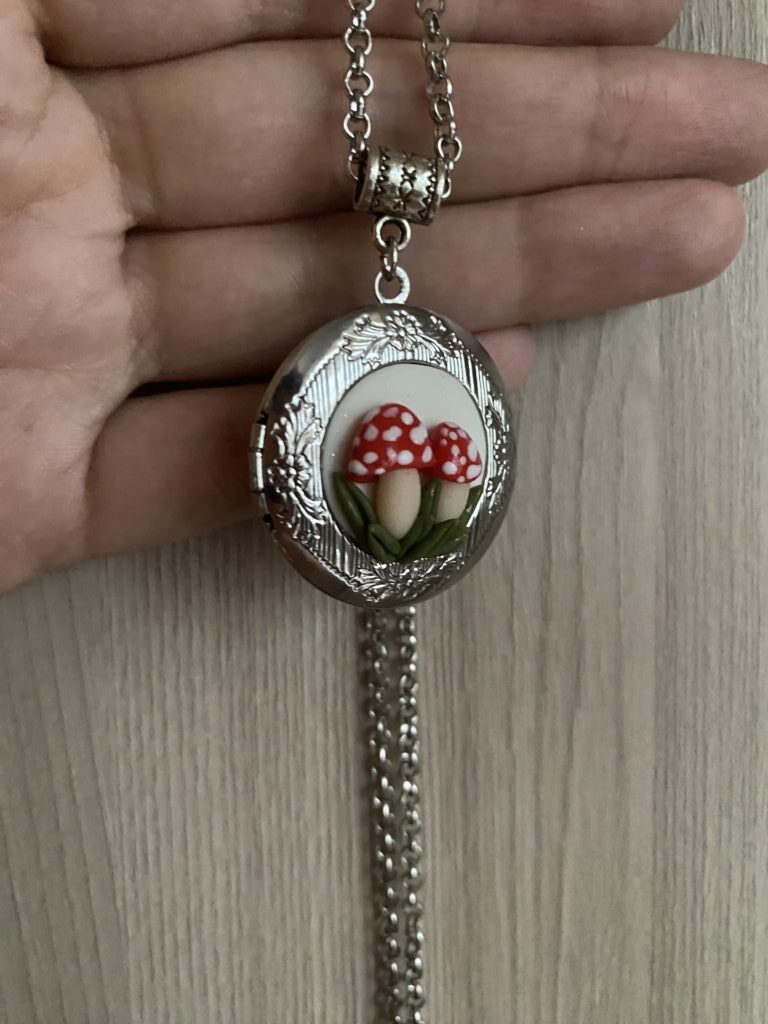 Кулон на цепи