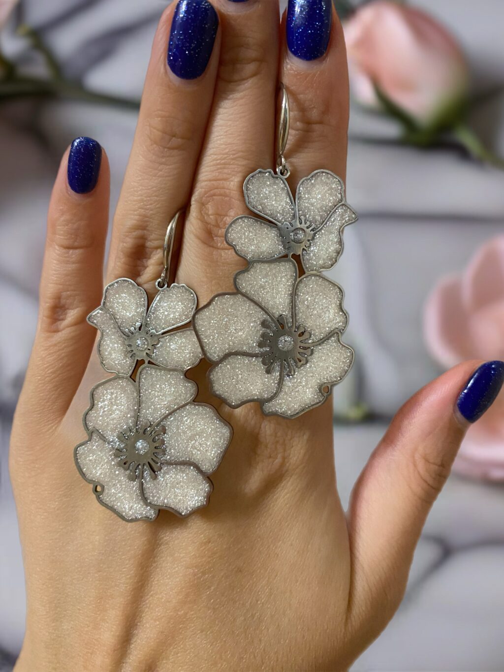 Серьги с цветами из ювелирной смолы