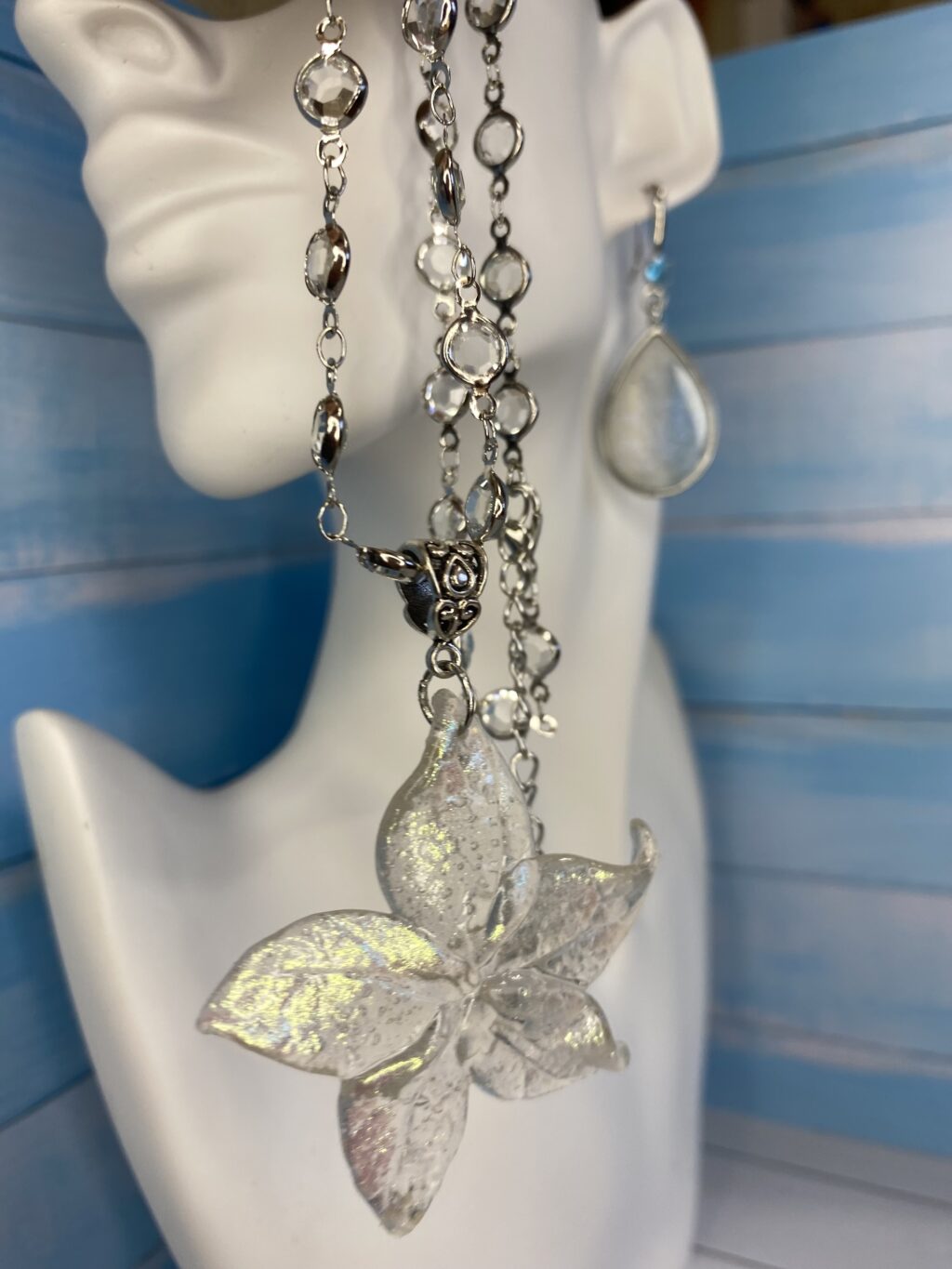 Кулон на цепи из Уф глины