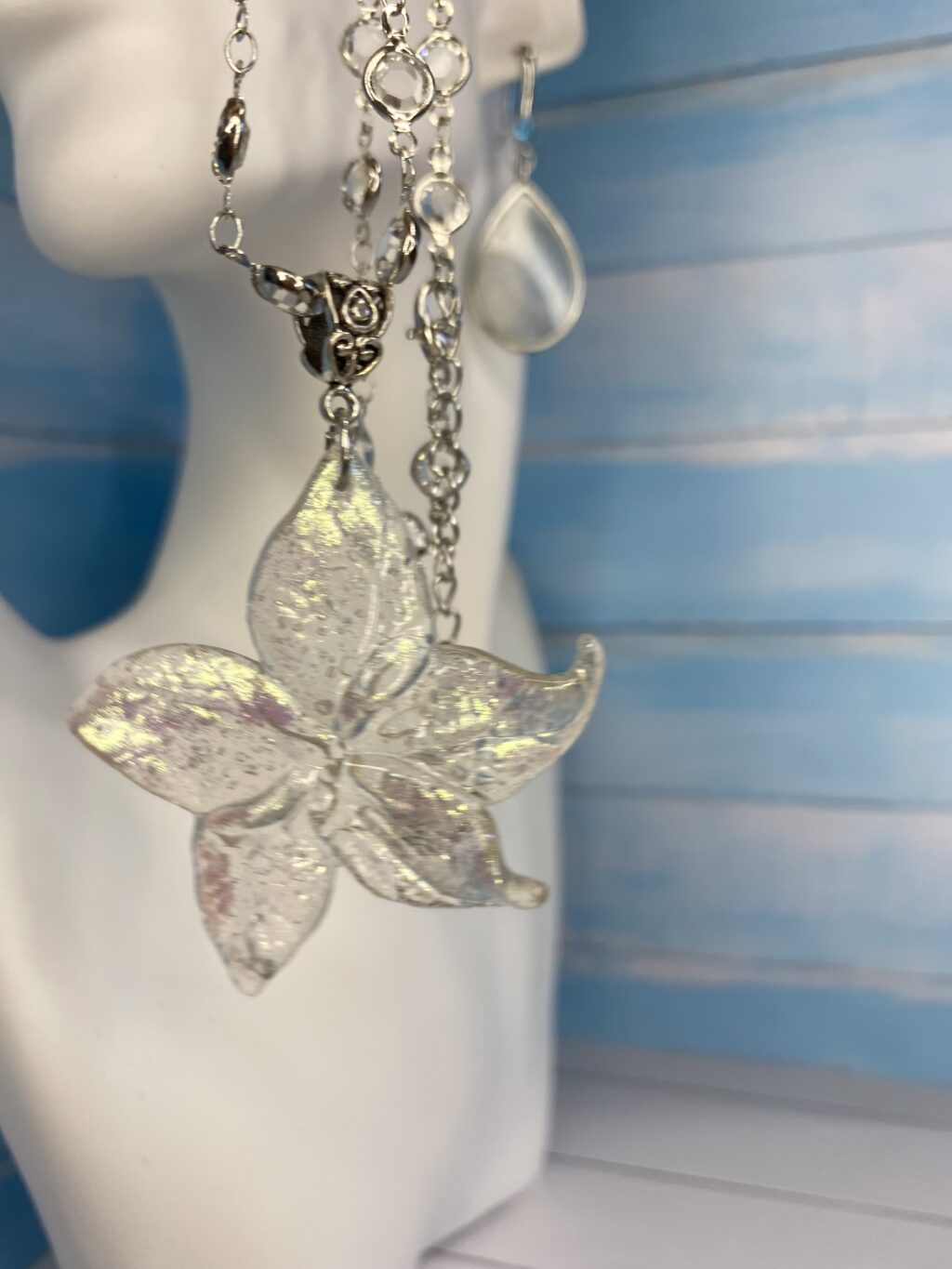 Кулон на цепи из Уф глины