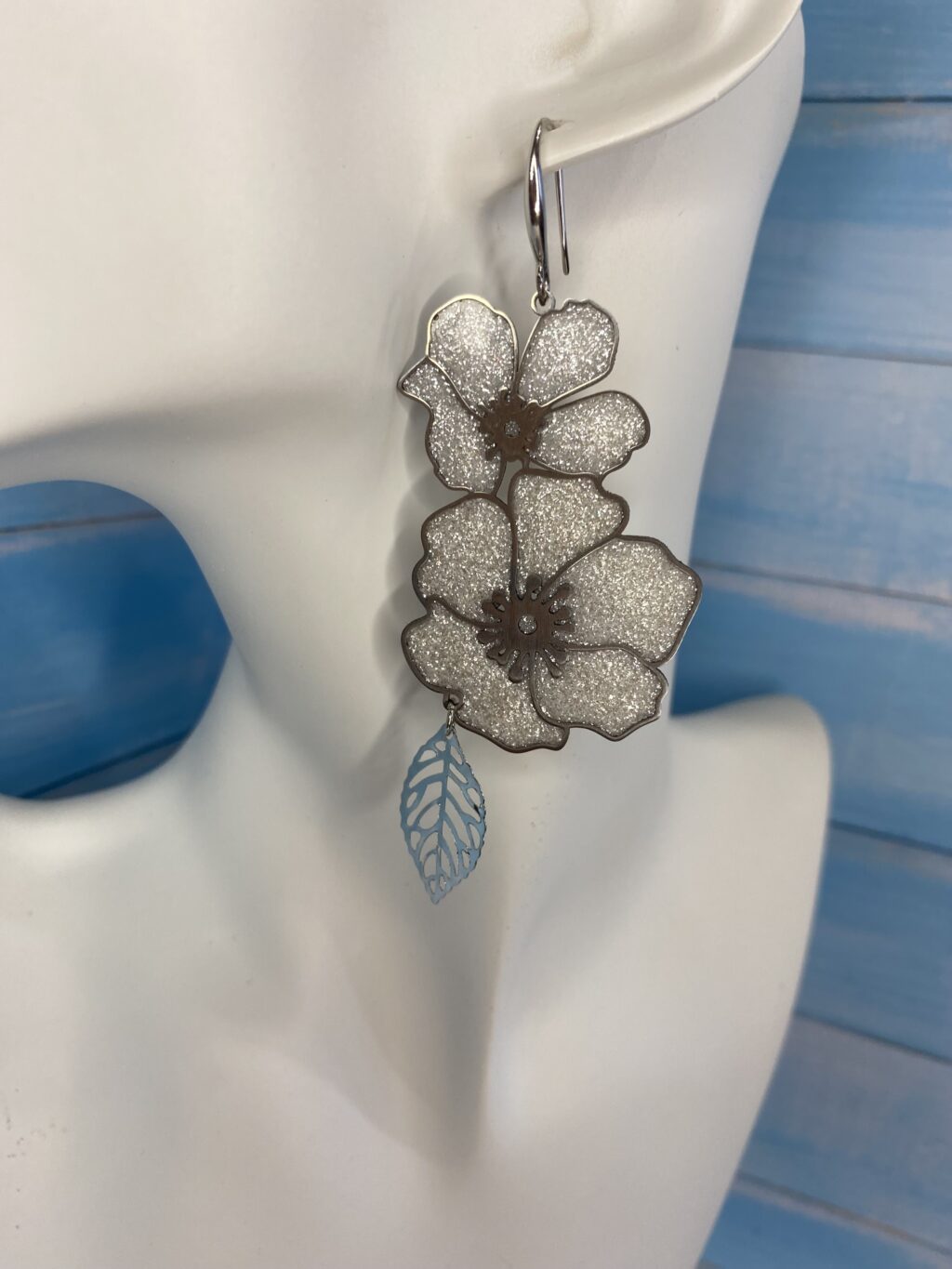 Серьги с цветами из ювелирной смолы