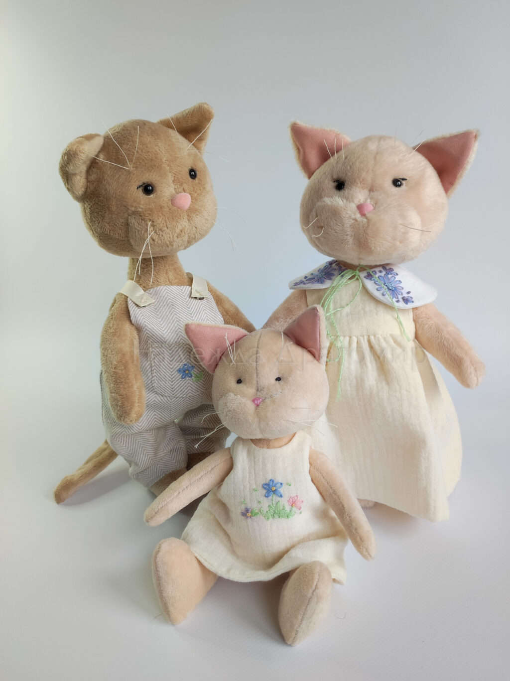 Мягкие игрушки Котик и Кошка