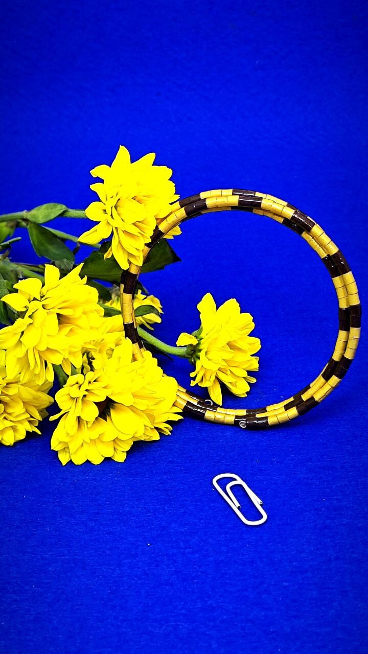 Браслет квиллинг на проволоке с памятью формы.