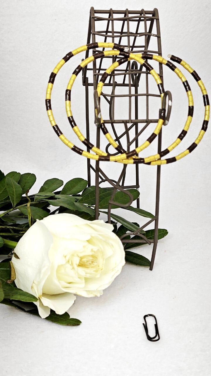 Браслет квиллинг на проволоке с памятью формы.