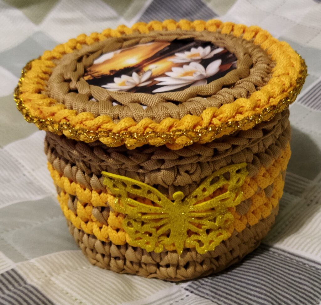 Корзинка-шкатулка «Кувшинки на закате»