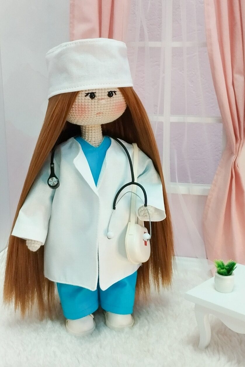 Девушка Доктор