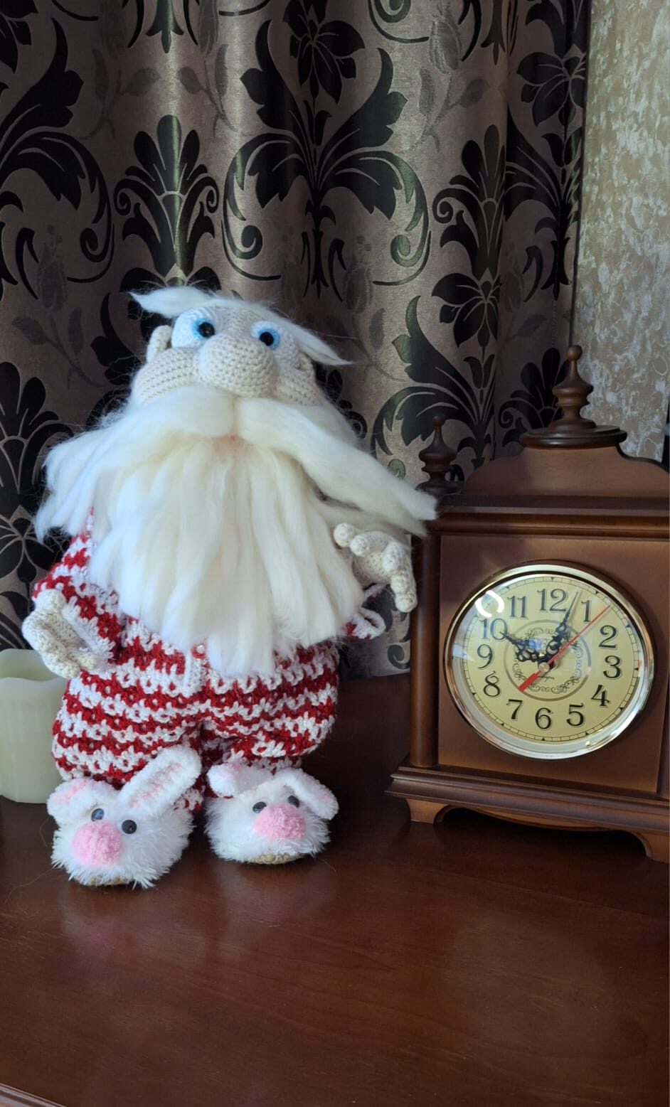 Санта в пижаме