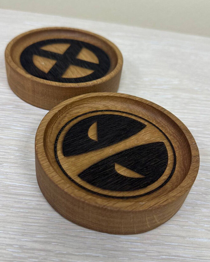 Деревянные подставки под чашки Дед Пул