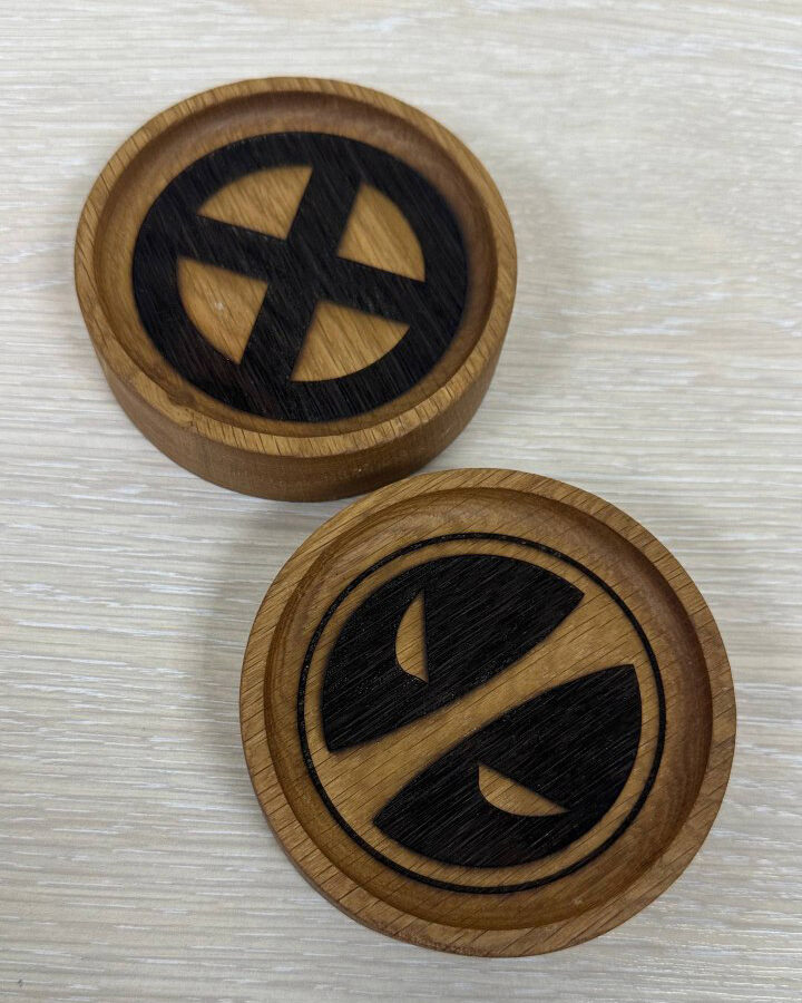 Деревянные подставки под чашки Дед Пул
