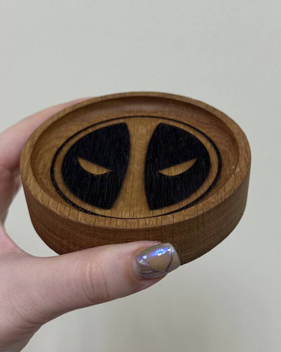 Деревянные подставки под чашки Дед Пул