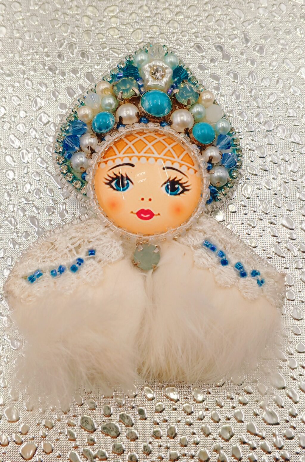 Брошь Снегурочка