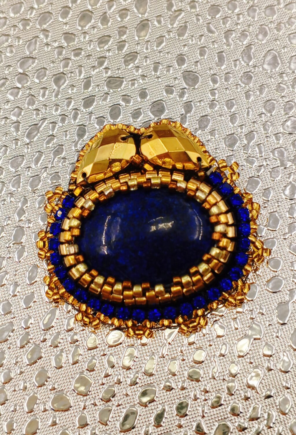 Брошь из лазурита