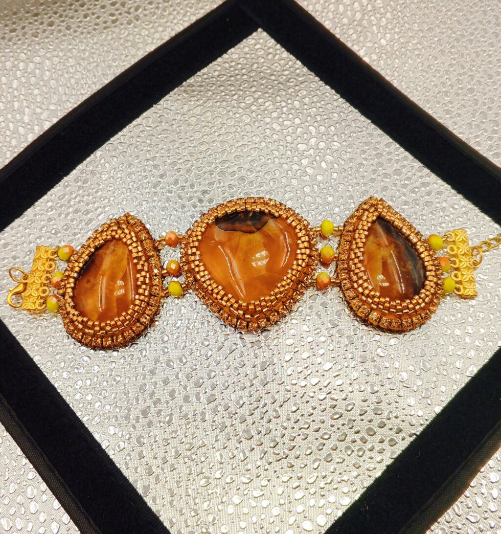 Браслет из симбирцитов