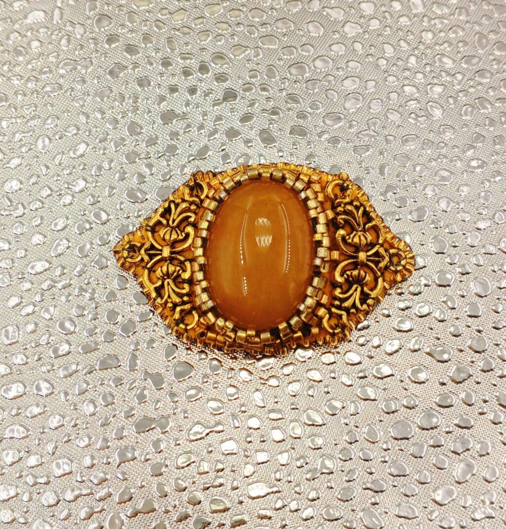 Брошь с агатом