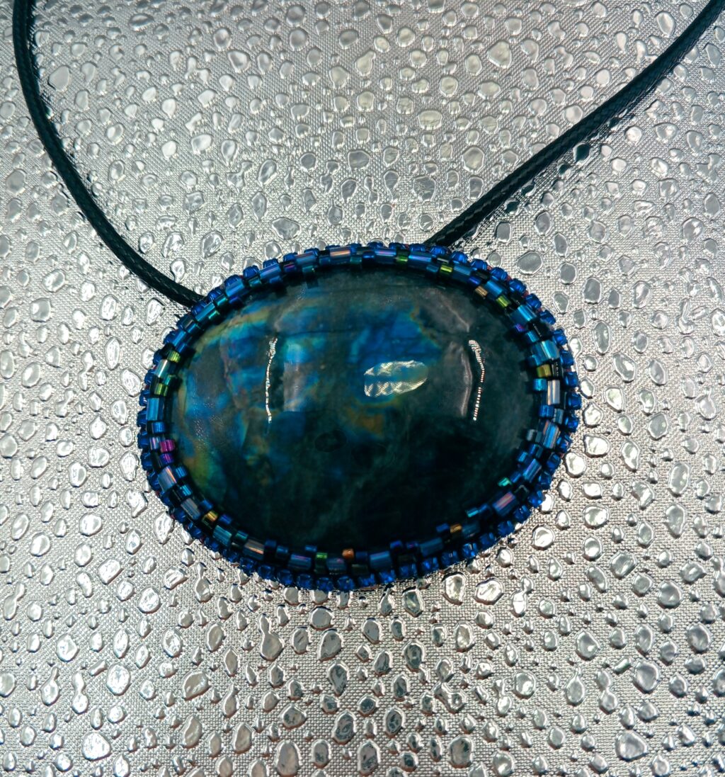 Кулон-брошь «Небо над городом»