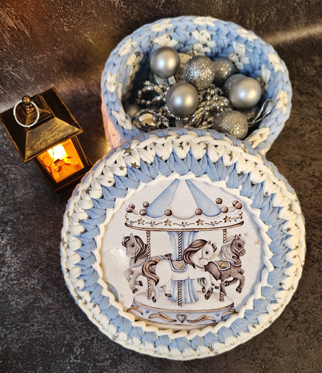 Шкатулка из трикотажной пряжи «Карусель»