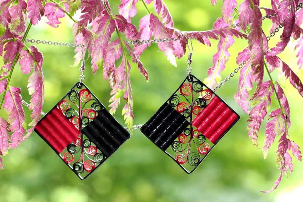 Геометрические серьги прямоугольники квиллинг