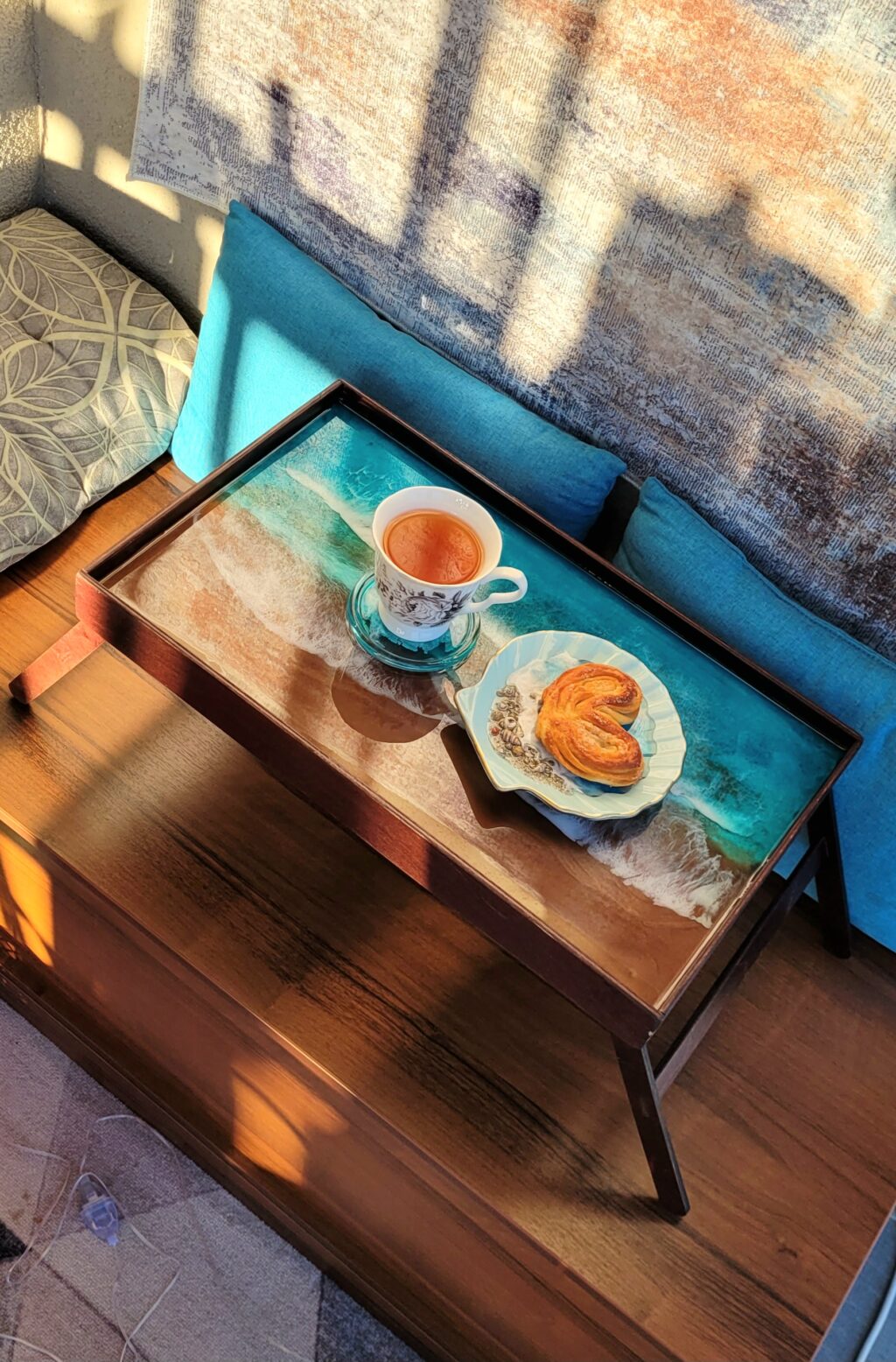 Столик в кровать Волны океана