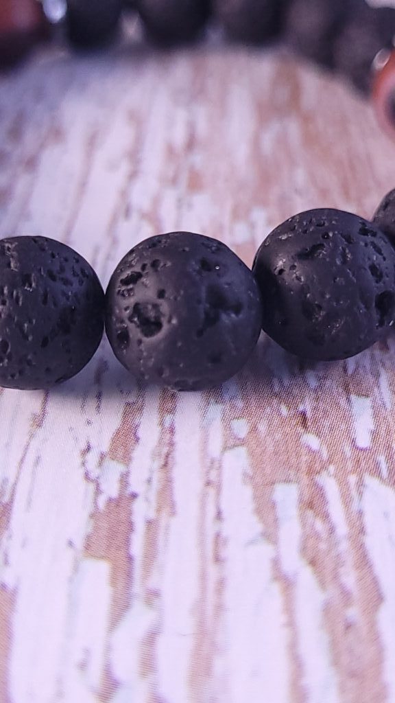 Брасслет из натурального камня сардоникс и вулканическая лава