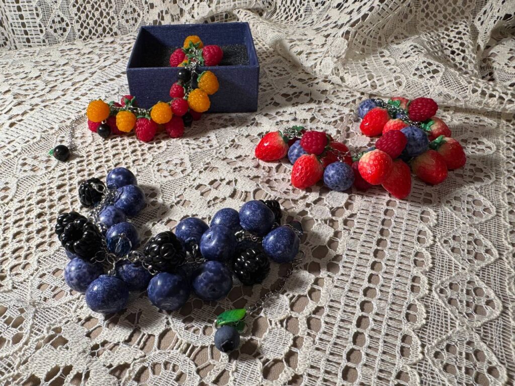 Ягодные украшения