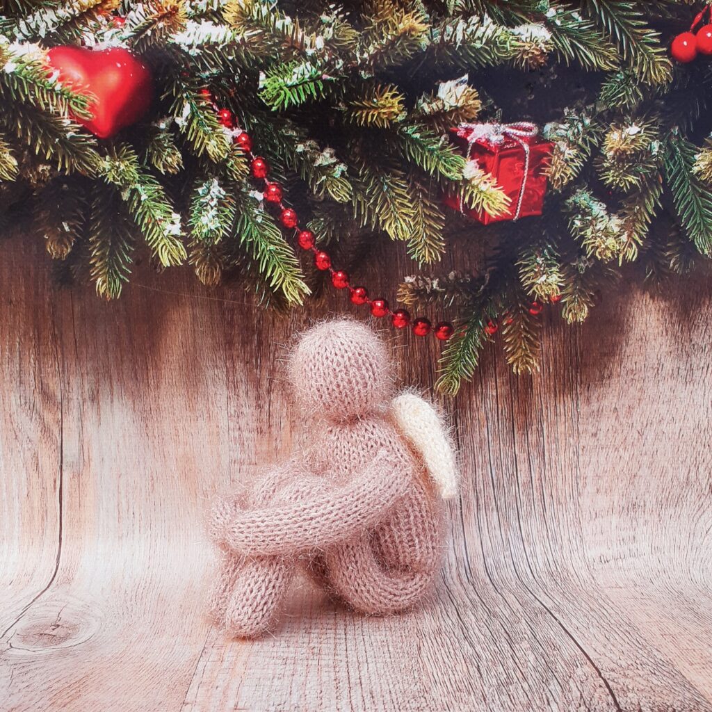 Ангел сидящий