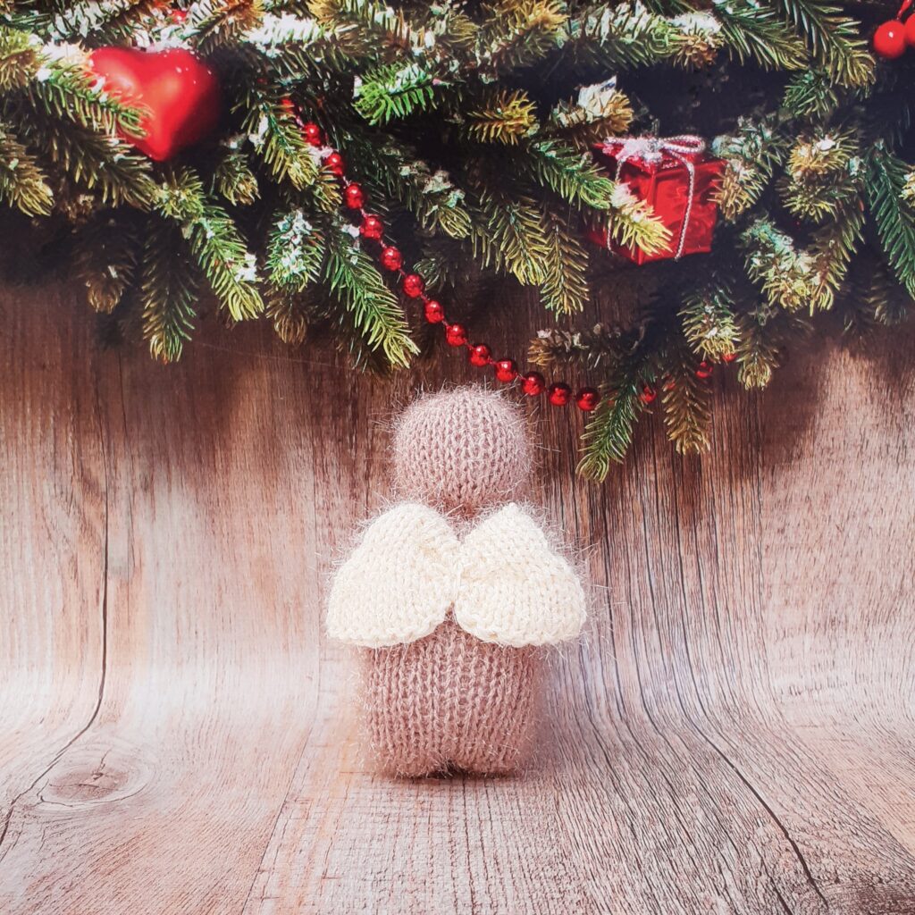 Ангел сидящий